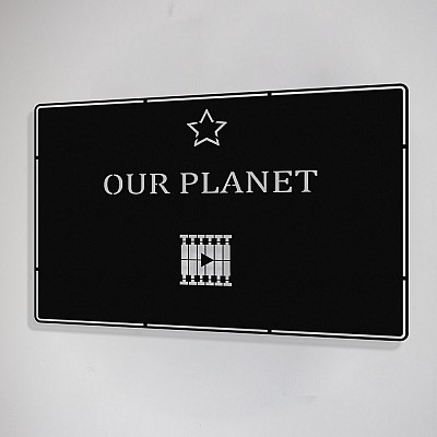 Benim Favori Dizim Our Planet Tasarım Metal Tablosu 50x32cm